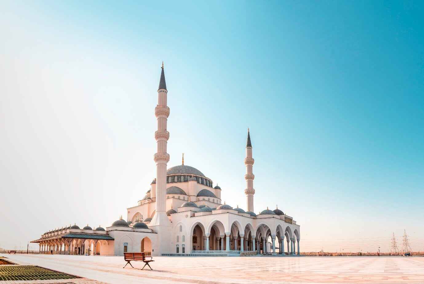 Sharjah Mosque Largest Mosque in United Arab Emirates Place to visit in Sharjah, Ramadan and Eid al Adha concept Islamic Background 2020, famous tourist and travel place in the world
